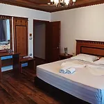 Boutique Praga 3* Gjirokastër