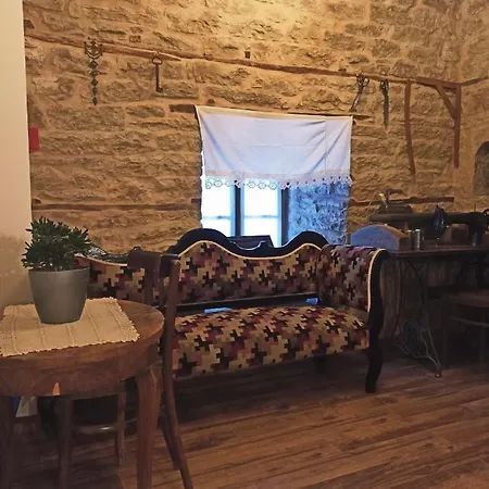 Boutique Praga Gjirokastër