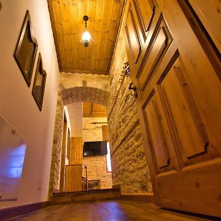 Boutique Praga מלון Gjirokastër