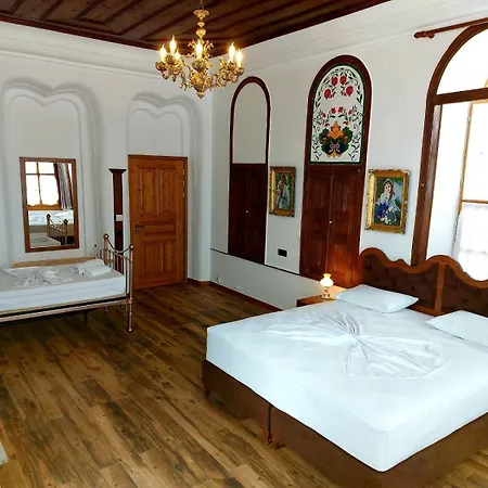 Boutique Praga מלון Gjirokastër