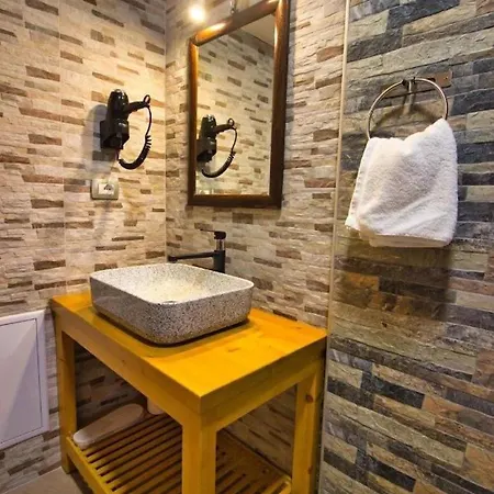 Boutique Praga Gjirokastër