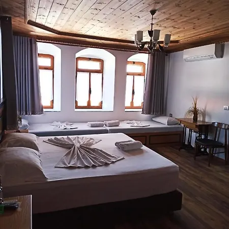 Boutique Praga 3* Gjirokastër