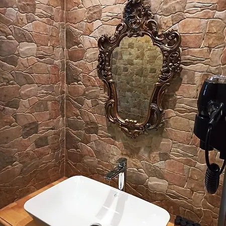 Boutique Praga 3* Gjirokastër