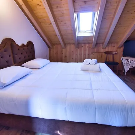 Boutique Praga Gjirokastër