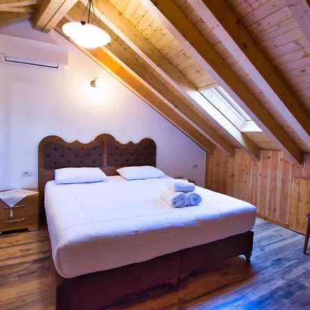 Boutique Praga 3* Gjirokastër