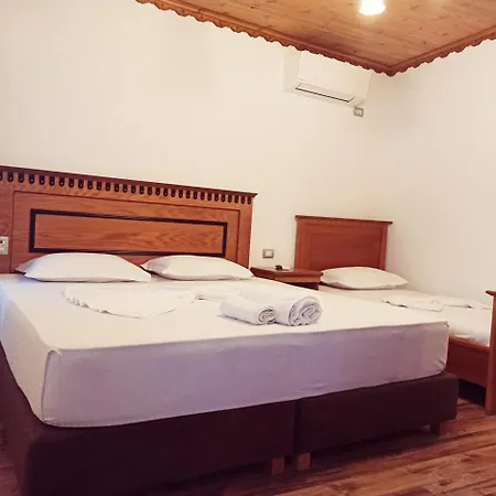 Boutique Praga 3* Gjirokastër